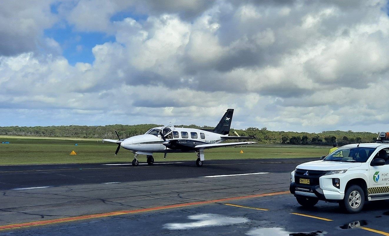 Parallel-Taxiway-Plane-image.jpg